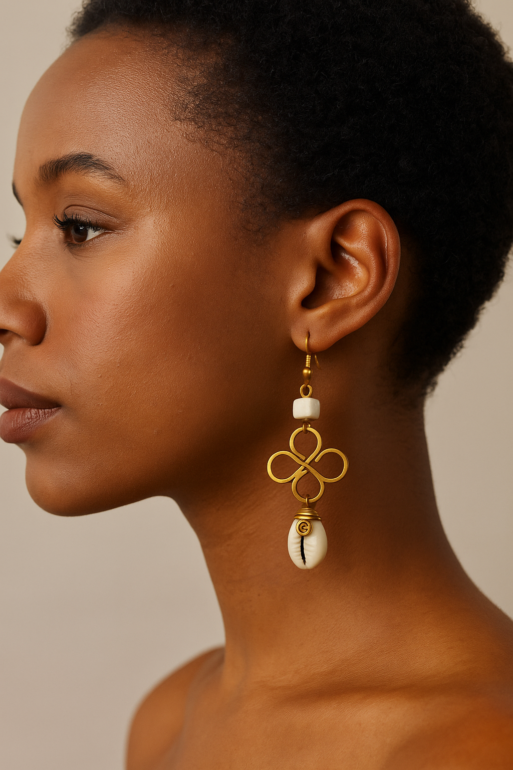 Brass clover cowrie earring